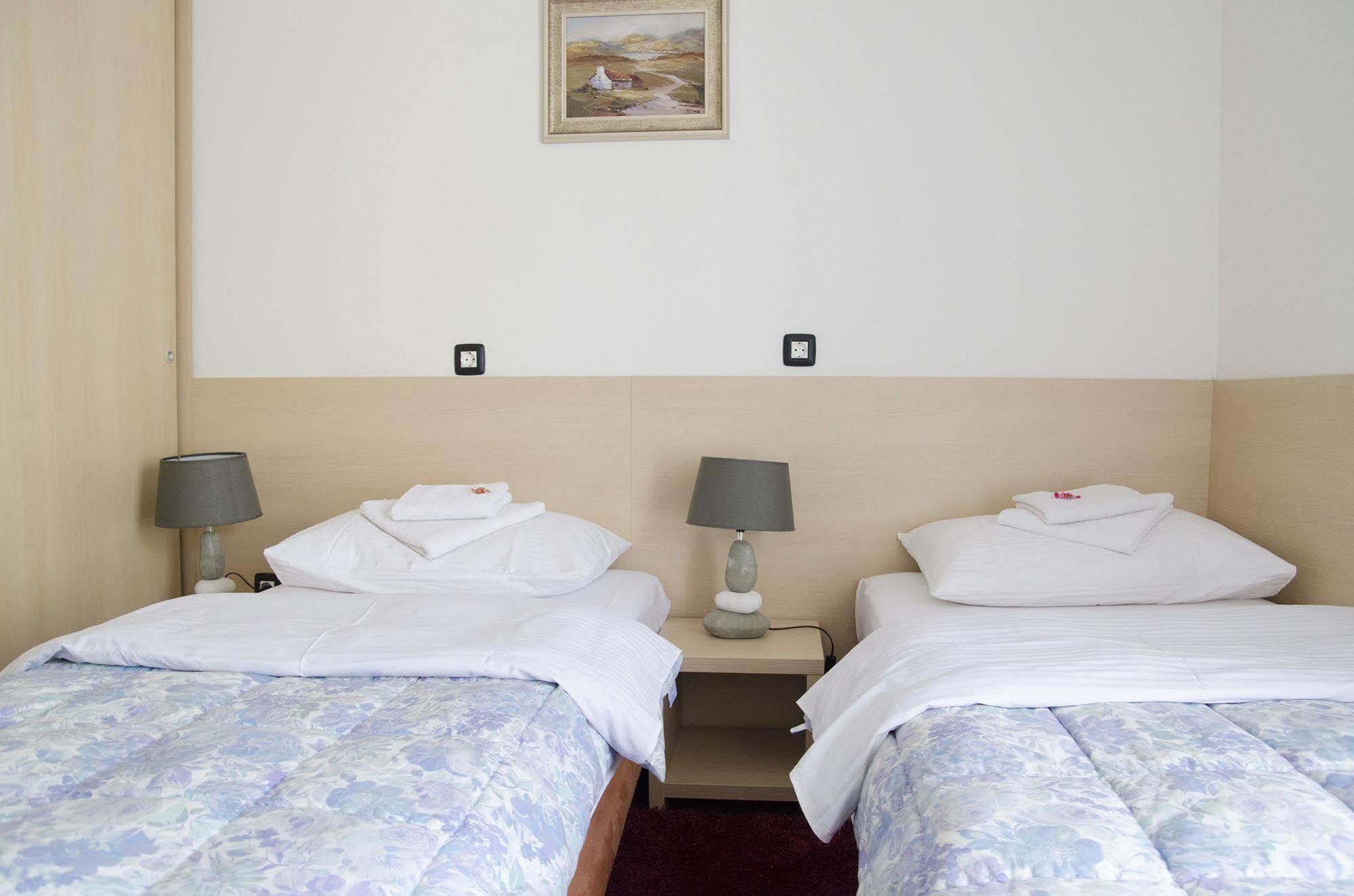 Hotel Viv Trebinje Buitenkant foto