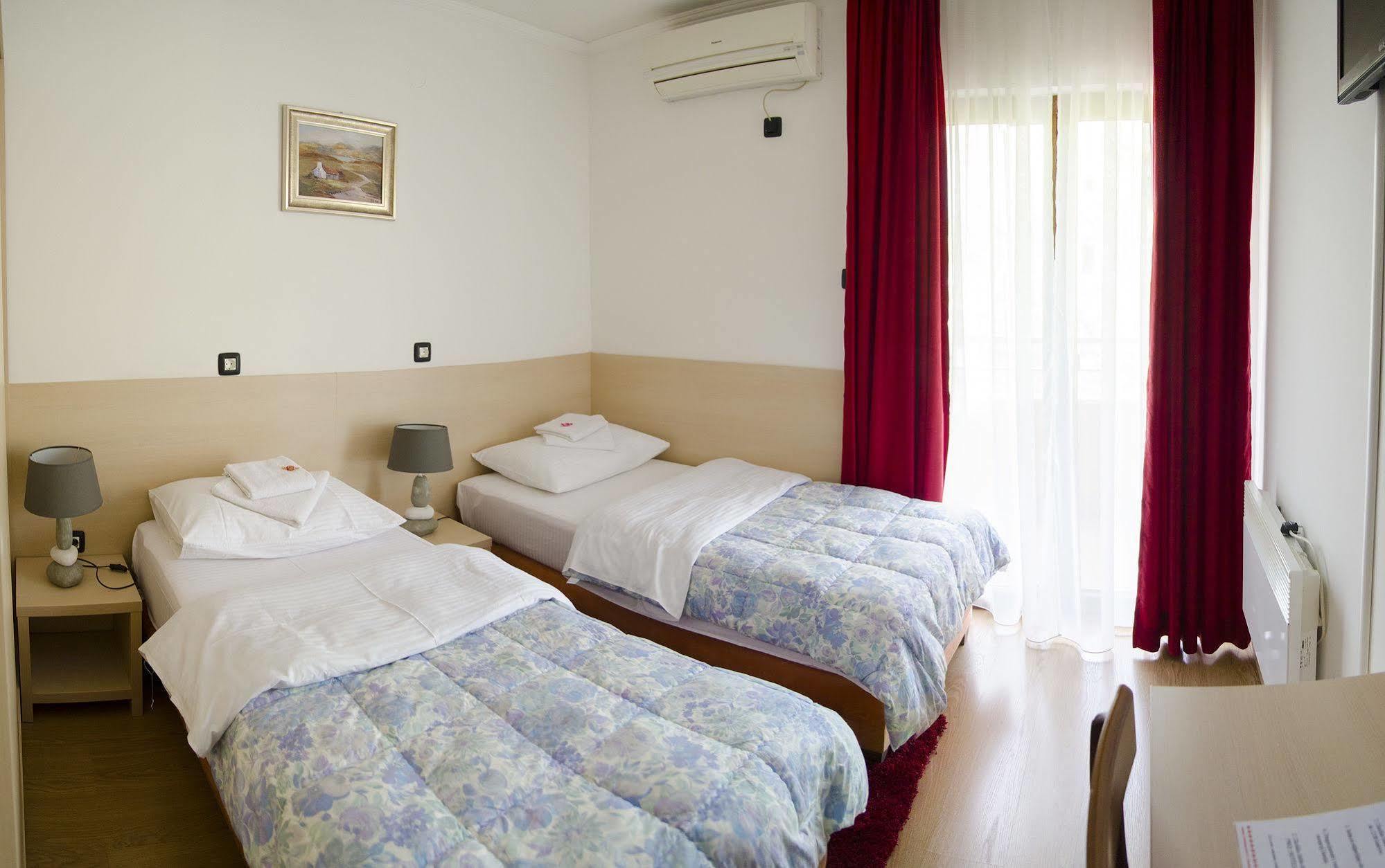Hotel Viv Trebinje Buitenkant foto